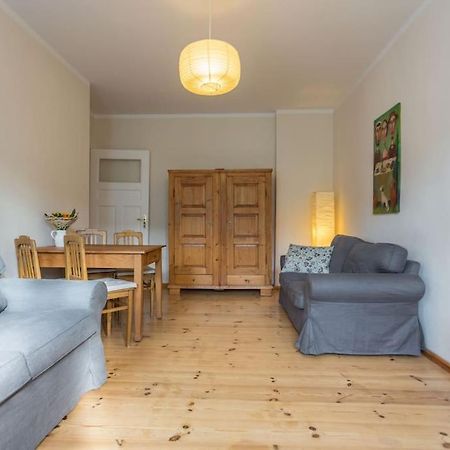 Zentrale Altbauwohnung Im Helmholtzkiez Berlim Exterior foto