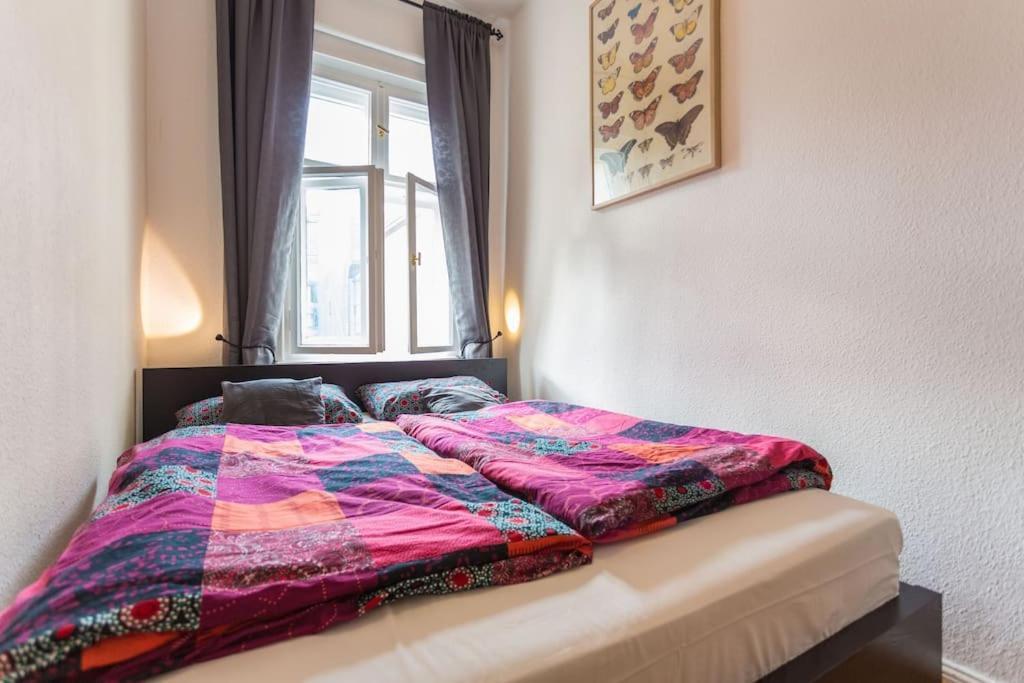 Zentrale Altbauwohnung Im Helmholtzkiez Berlim Exterior foto